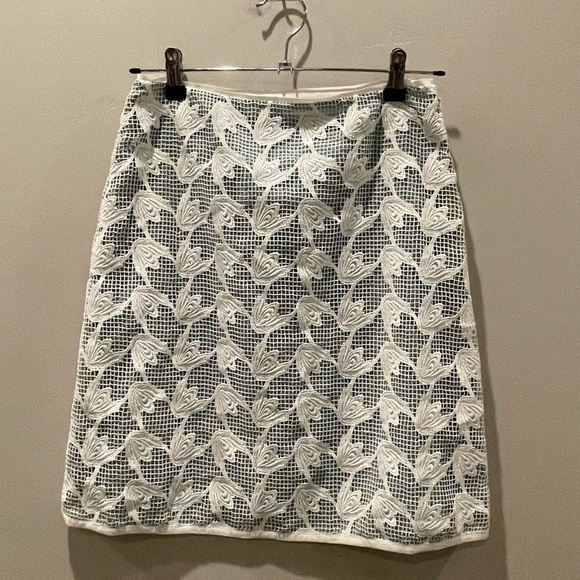 Tory Burch Pierce Embroidered Skirt | White + Mint Green Overlay Skirt Size 2 - Picture 5 of 9